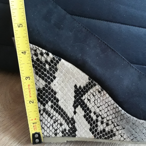1990's Express Faux Snake Skin Open Toe Wedge Heels - Size 10 Black Suede Shoes - Picture 8 of 15